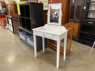 Simple White 1 Drawer Vanity Desk
