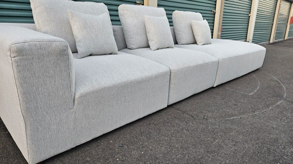 FREE DELIVERY!!! Valyou "5th" 3pc Modular Sofa ($2.3K Retail...50% OFF!!!)
