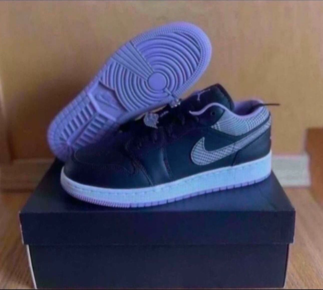 Nike Air Jordan 1 Low SE Black Lilac White Size 6.5y/8w Brand New