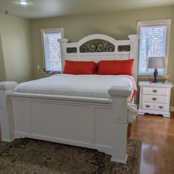 King Size Bed Set - Everything For $550