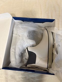 New Huk Womens Size 7 Waterproof Deck Boots