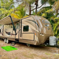 RV Camper Keystone Cougar 2016 