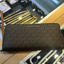 Michael Kors Wallet for Sale!