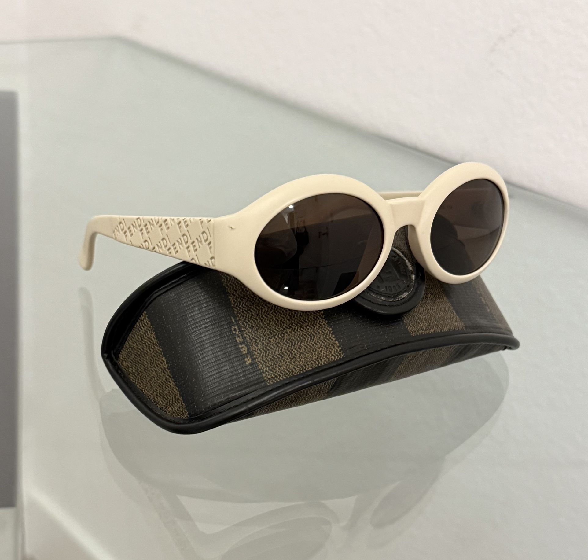 Fendi RARE Vintage Sunglasses SL 7580 49 Col T14, Matte  display picture 2