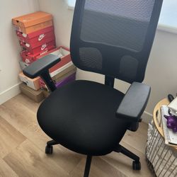 OFFICE CHAIR