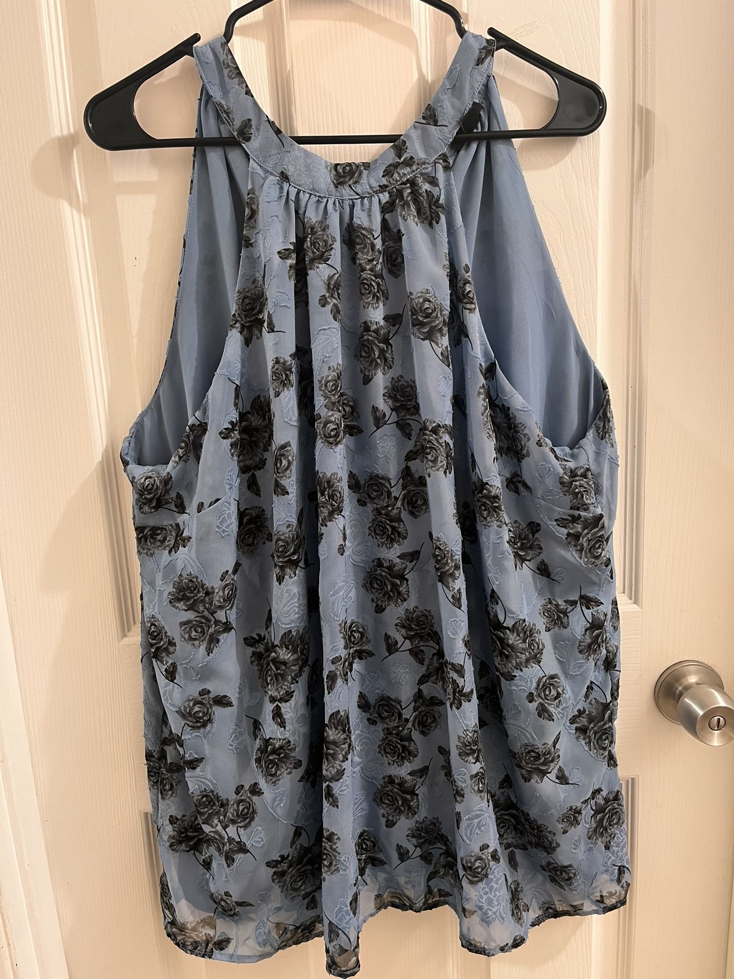 Torrid Women’s Clip Black Floral Chiffon Mock Neck Halter Top 