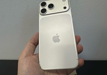Apple iPhone 17 Pro Max 2TB Silver (AT&T Cricket ONLY)