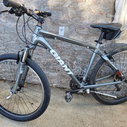 GIANT mountain Bike- ROAM