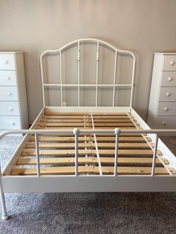 White Bedroom Set + Lighted Vanity – Full Bed, 2 Dressers & Vanity (Complete Set)