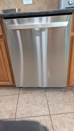 LG Dishwasher.Very clean and works great.