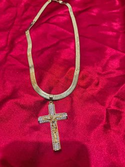 Cadena Nueva y crucifijo d baño d Oro ,no mancha $30 Brownsville