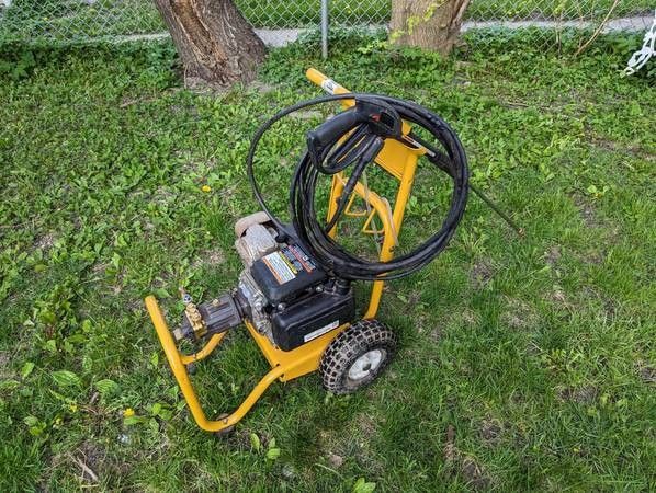 CHORE MASTER , Cold Water Pressure Washer Power Gas 5 HP 2500 Psi, FRESHLY CLEANED/RENEWED