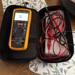 Fluke Multimeter With Full Set