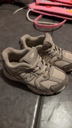 Toddler shoes new balance 6.5 c