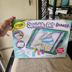 Crayola New Sprinkle Art Shaker