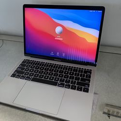 2016/17 MacBook Pro 13 Inch 2.0Ghz i5 8GB memory 256GB flash (Like New)
