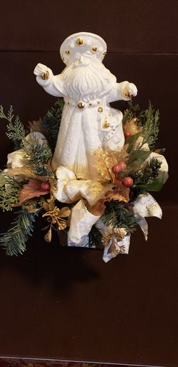 BEAUTIFUL CHRISTMAS SANTA CENTERPIECE