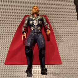 Marvel-The Avengers Mighty Strike Thor Action Figure 10 Inch
