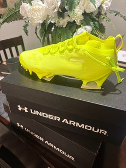 Under Armour Neon Yellow Football Cleats size 9!!