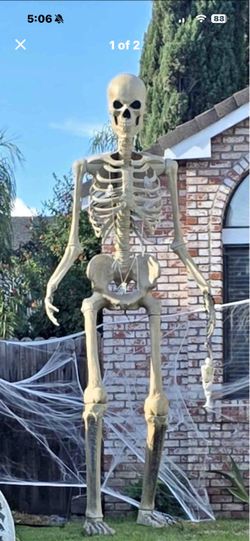 10ft skeleton
