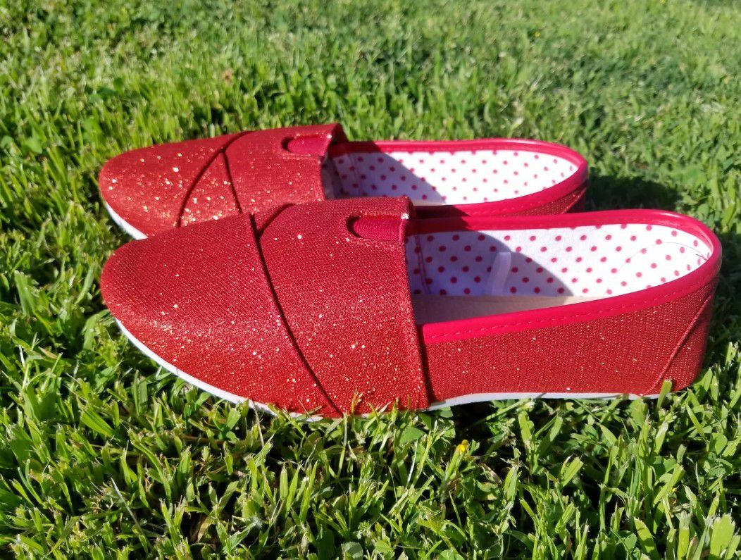 New Wet Seal Glittery Red Flats Size 6