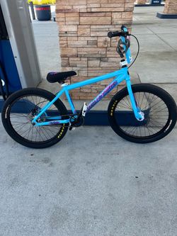 Throne cycle 24 inch bike