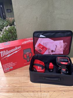 Milwaukee (2323-21)  M12 12V Lithium-Ion Cordless M-SPECTOR 360-Degree 4 ft. Inspection Camera Kit