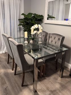 Like New! 5 Piece Set! Modern Glass Dining Table + 4 Luxury Velvet Tufted Chairs