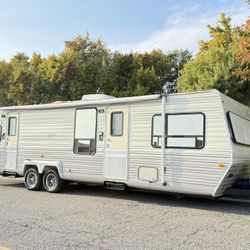 1990 Latin Celebrity Travel Trailer 
