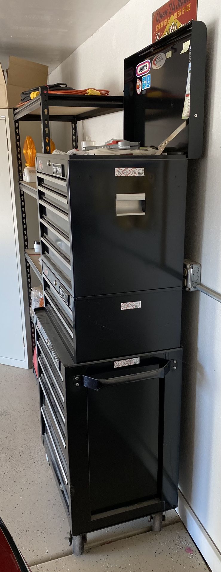 Threepiece tool chest, craftsman, rolling/lockable. Includes drawer