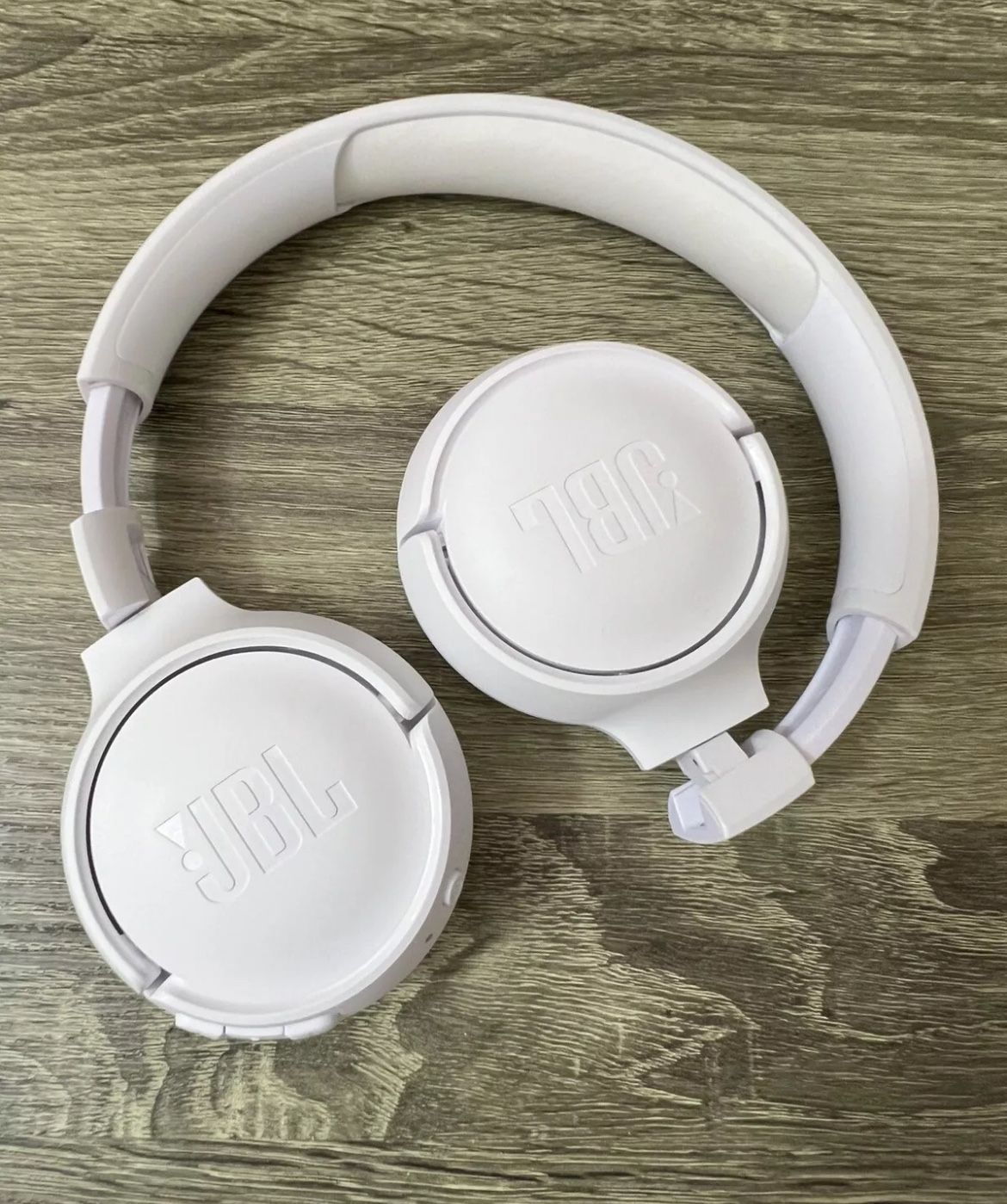 JBL TUNE 520BT Wireless Headphones -New