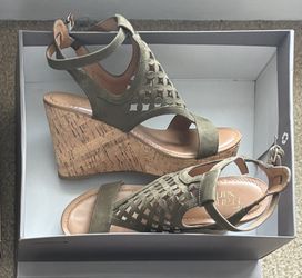 Franco Sarto Like New Cameron Sandals