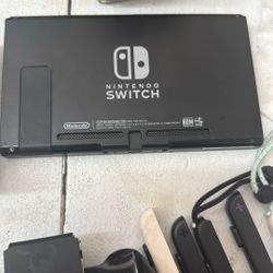 Nintendo Switch  And 3 Controls 5 Joy Con Straps And Dock 