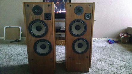 Vintage realistic speakers