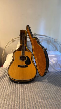 Acoustic Guitar with Hard Shell Case