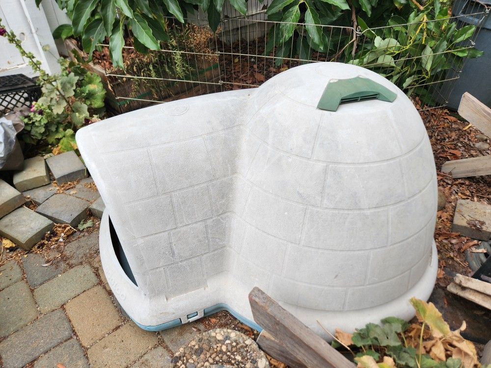 Large Dog IGLOO