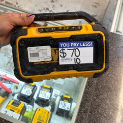 Dewalt Speaker With Battery And Charger 