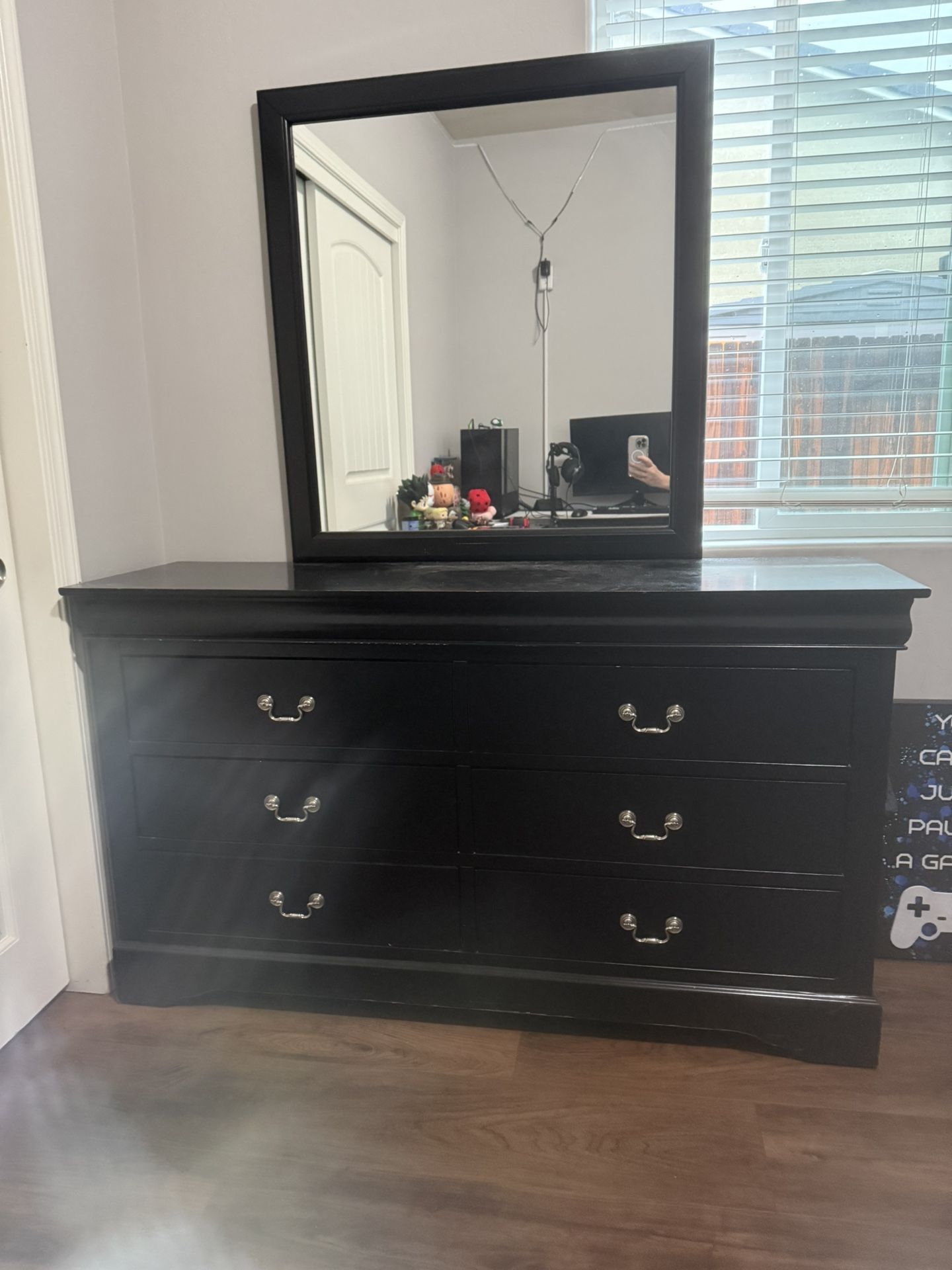 Dresser 
