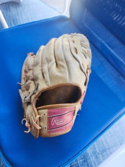 Softball glove