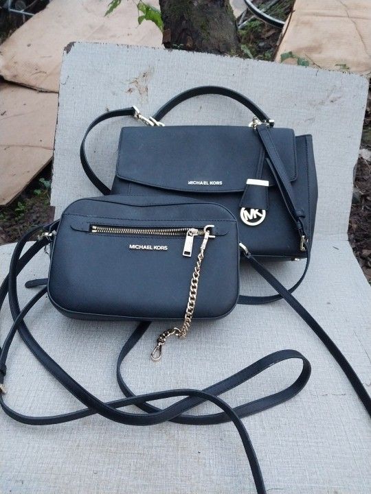MICHAEL KORS PURSE WITH PURSE INSÌDE