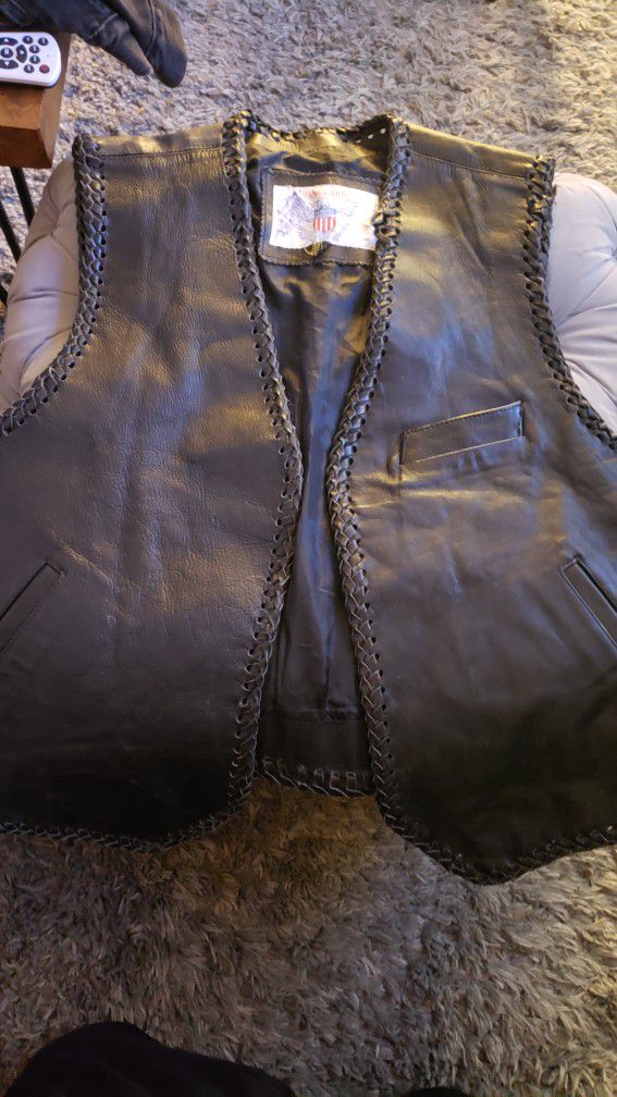 Vanguard Men's Large Black Leather Motorcycle Vest 