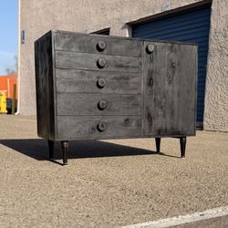 Beautiful Mid Century Modern Style Almost-New Dresser
