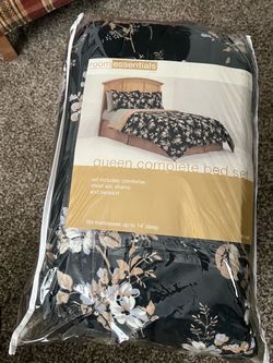 New Queen comforter bed set