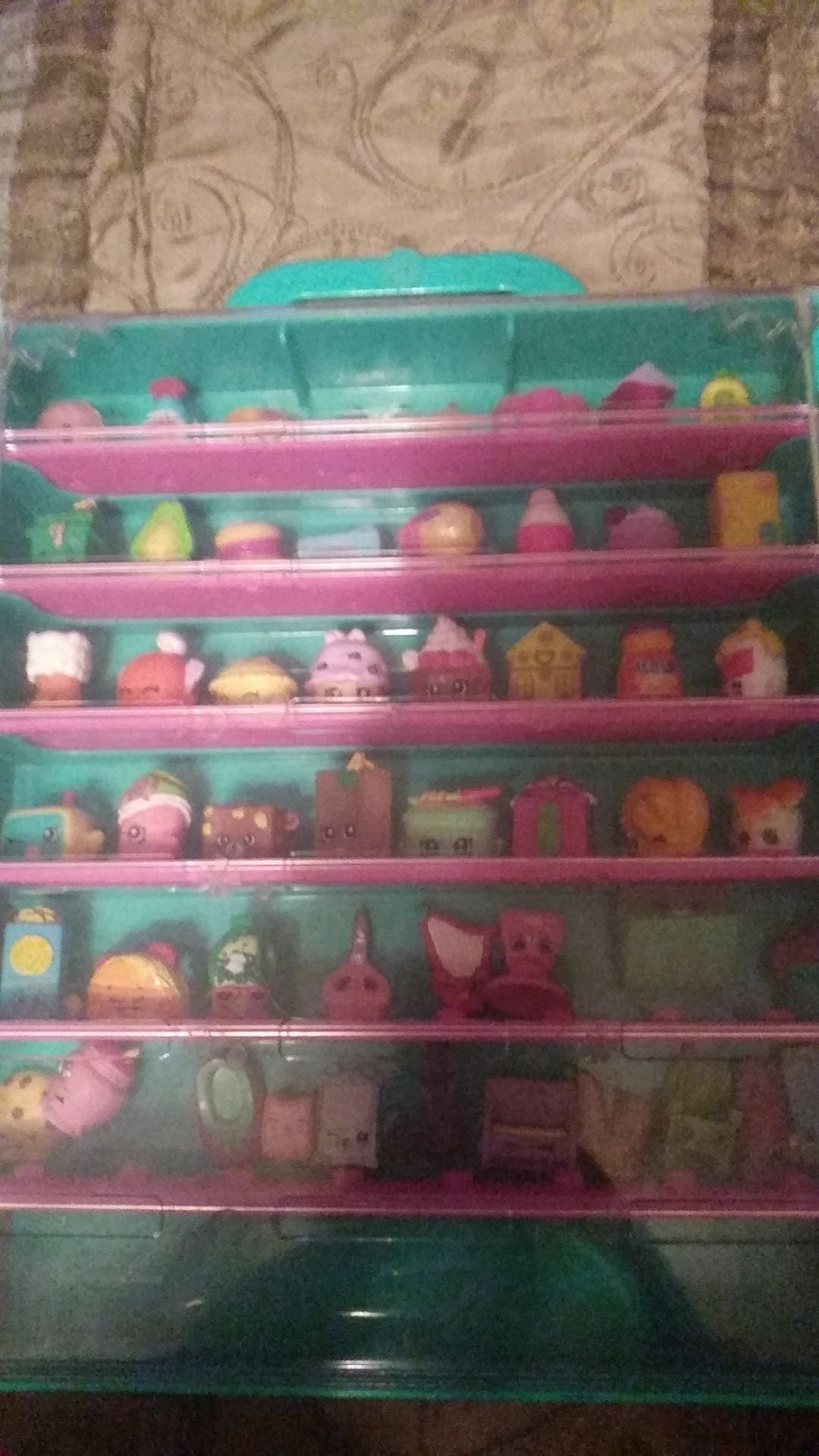 Shopkins con su caja