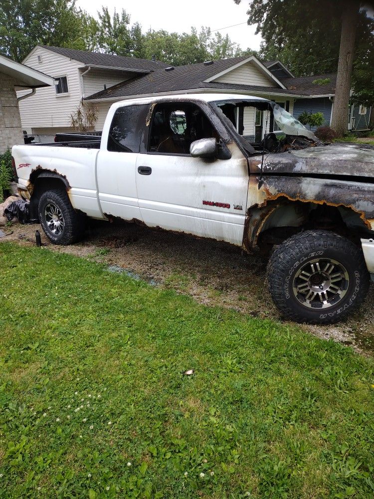 97 Dodge 4x4 For Parts
