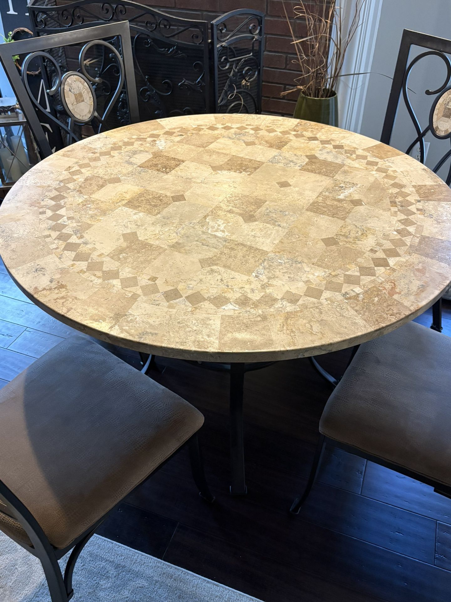 Kitchenette Table and chairs