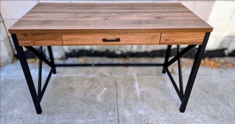 DESK - EXCELLENT CONDITION