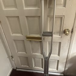 FREE CRUTCHES 🩼 