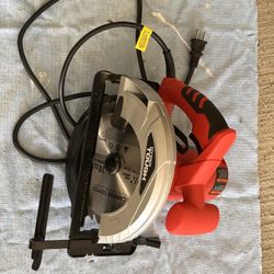 Hyper Tough 7-1/4 inch circular saw with carbide tipped blade. Good condition.
