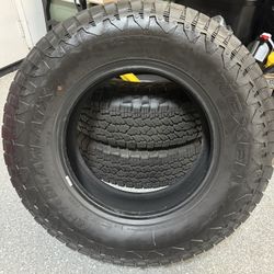 Nexen Roadian ATX 245/75R17 - 5 Tires Like New 
